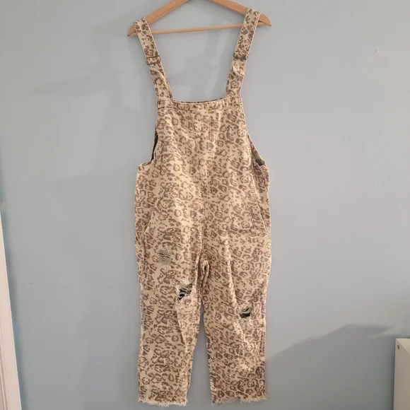 Style Rack Leopard Cropped Overalls Medium - Picture 9 of 9